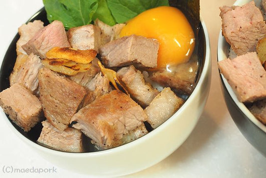 マエポーの豚カタロース肉ステーキ丼