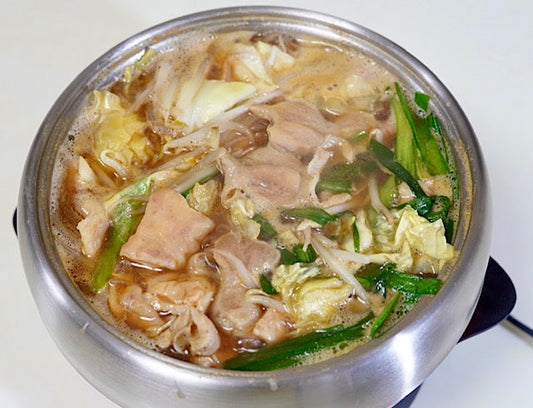 おうち時間、親子でクッキング!カレーもつ鍋。