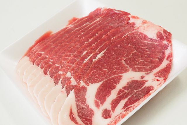 【国産】豚カタローススライス 500g (焼肉用)